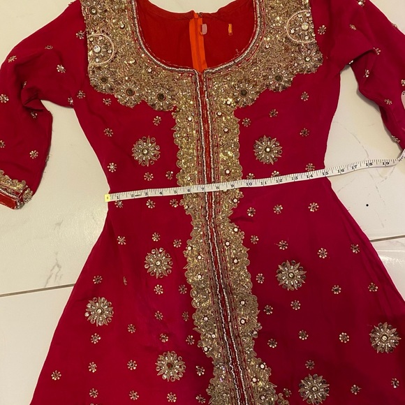 Pakistani Wedding Gown / Dress - Picture 7 of 11